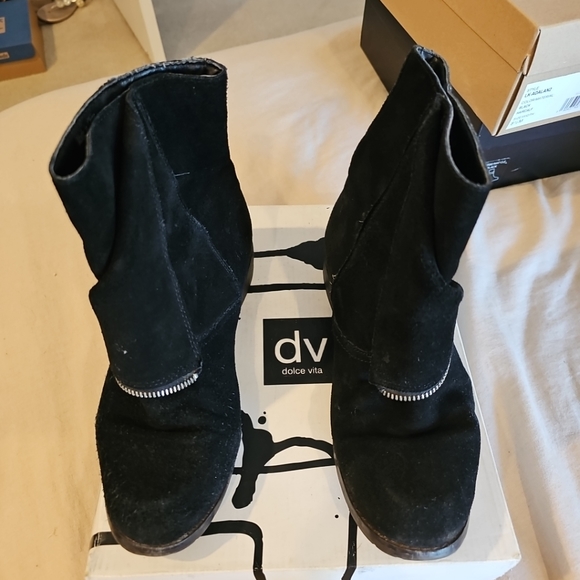 Dolce Vita 8.5 suede SALLIE booties - Picture 1 of 4